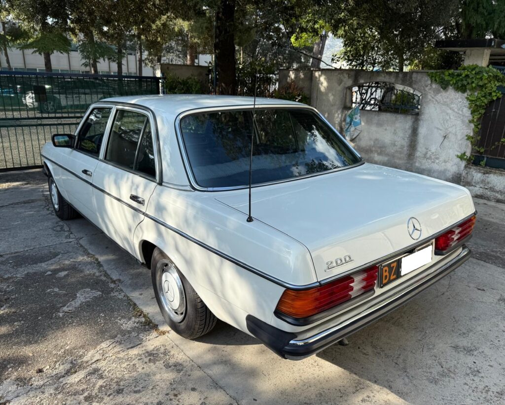 MERCEDES 200