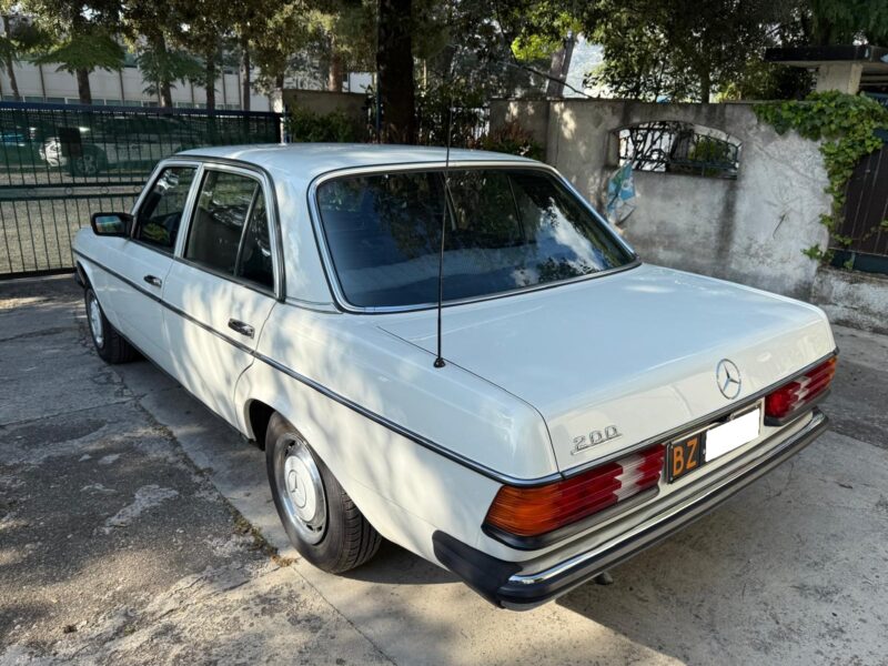 MERCEDES 200
